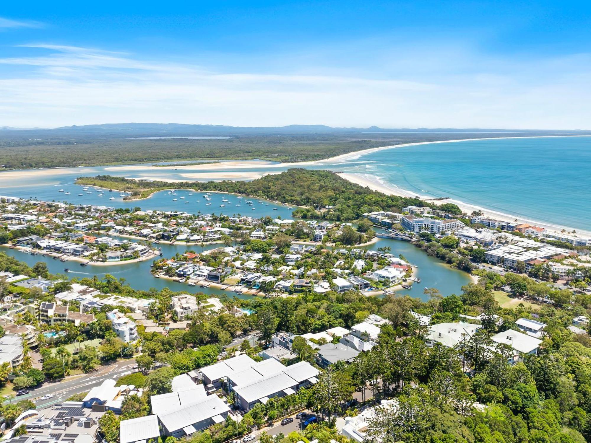 Views 4 Drive 33 Stylish Coastal Retreat