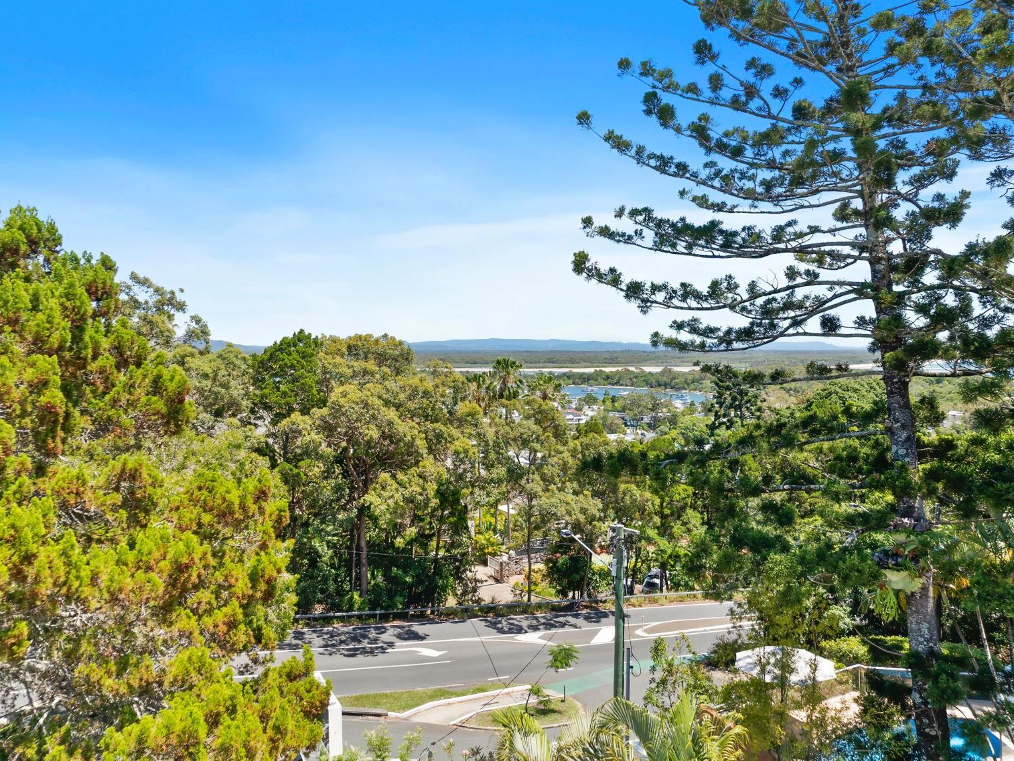 Views 4 Drive 33 Stylish Coastal Retreat