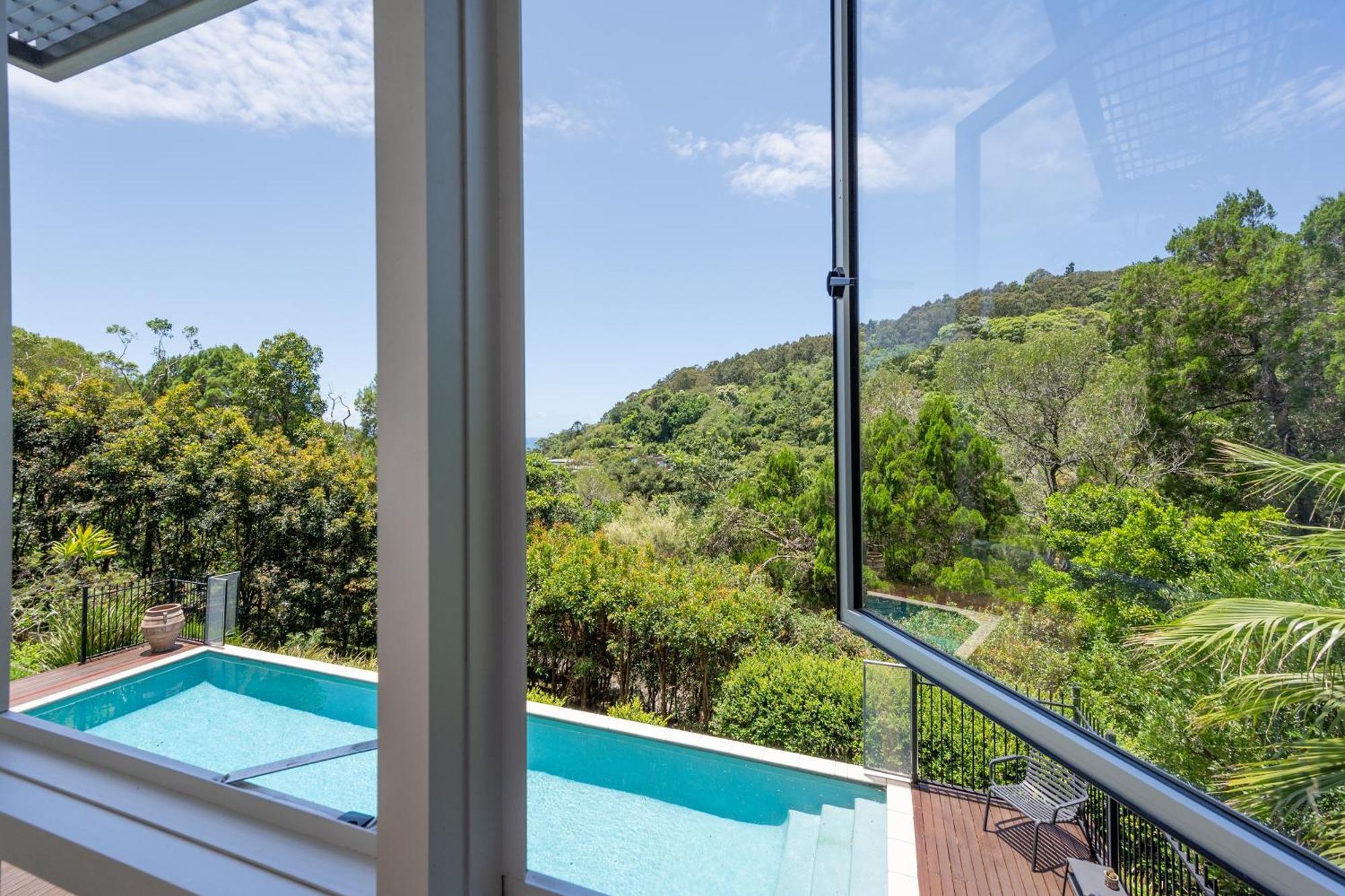 Hilltop Ocean Views, Holiday home *
