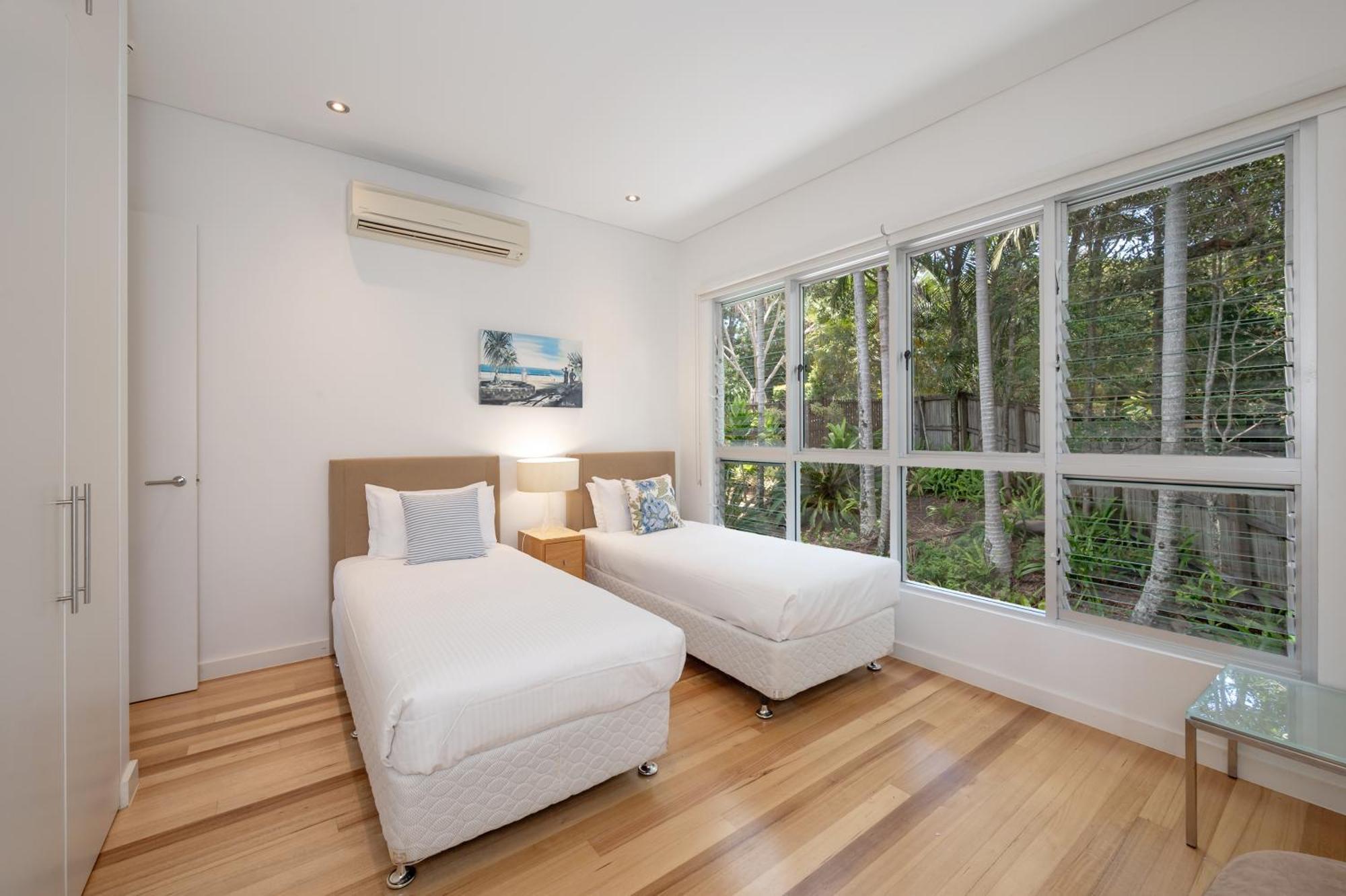 Hilltop Ocean Views, Holiday home *