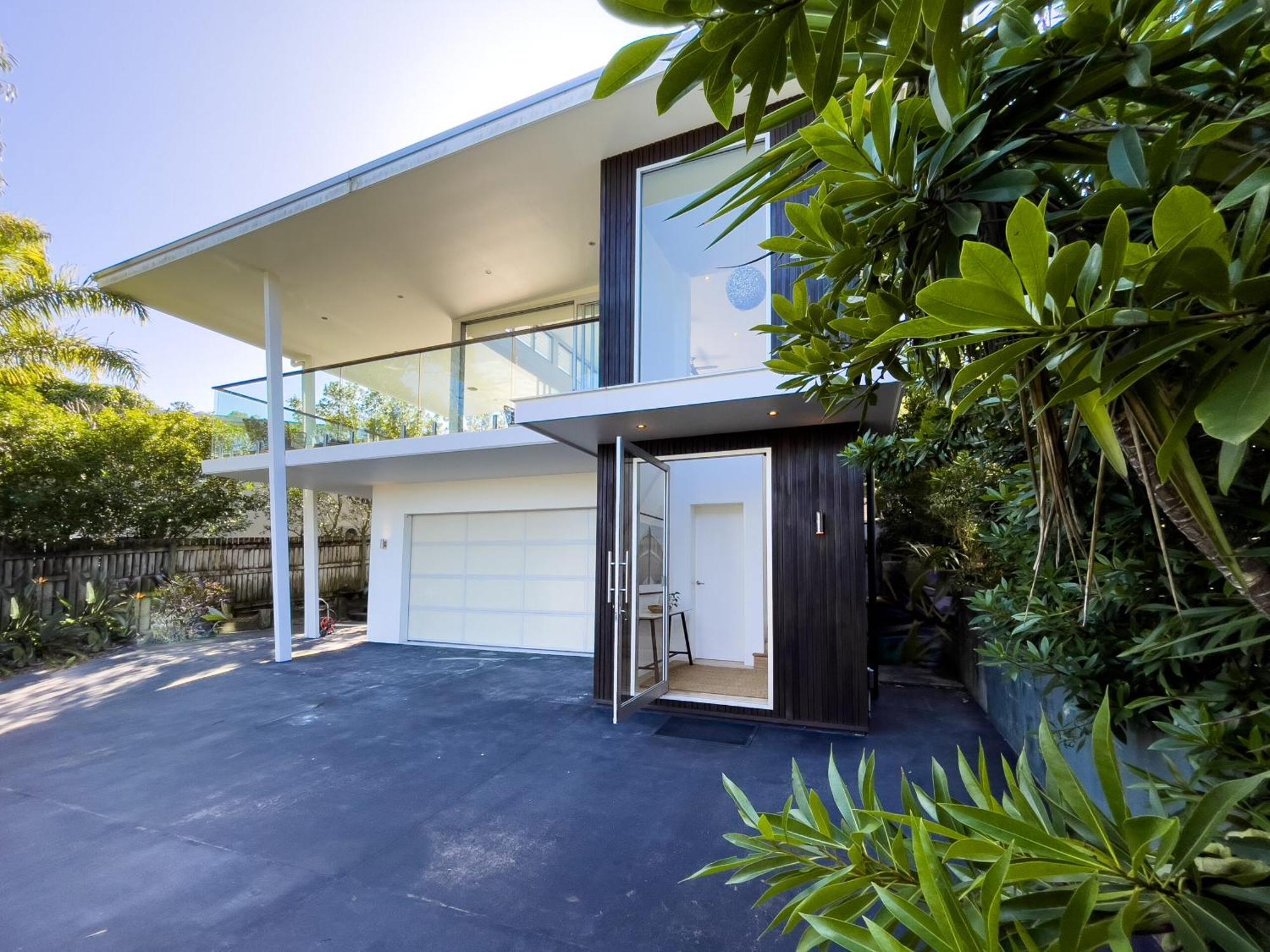 Stunning Views, Private Pool Near Hastings St Noosa Heads