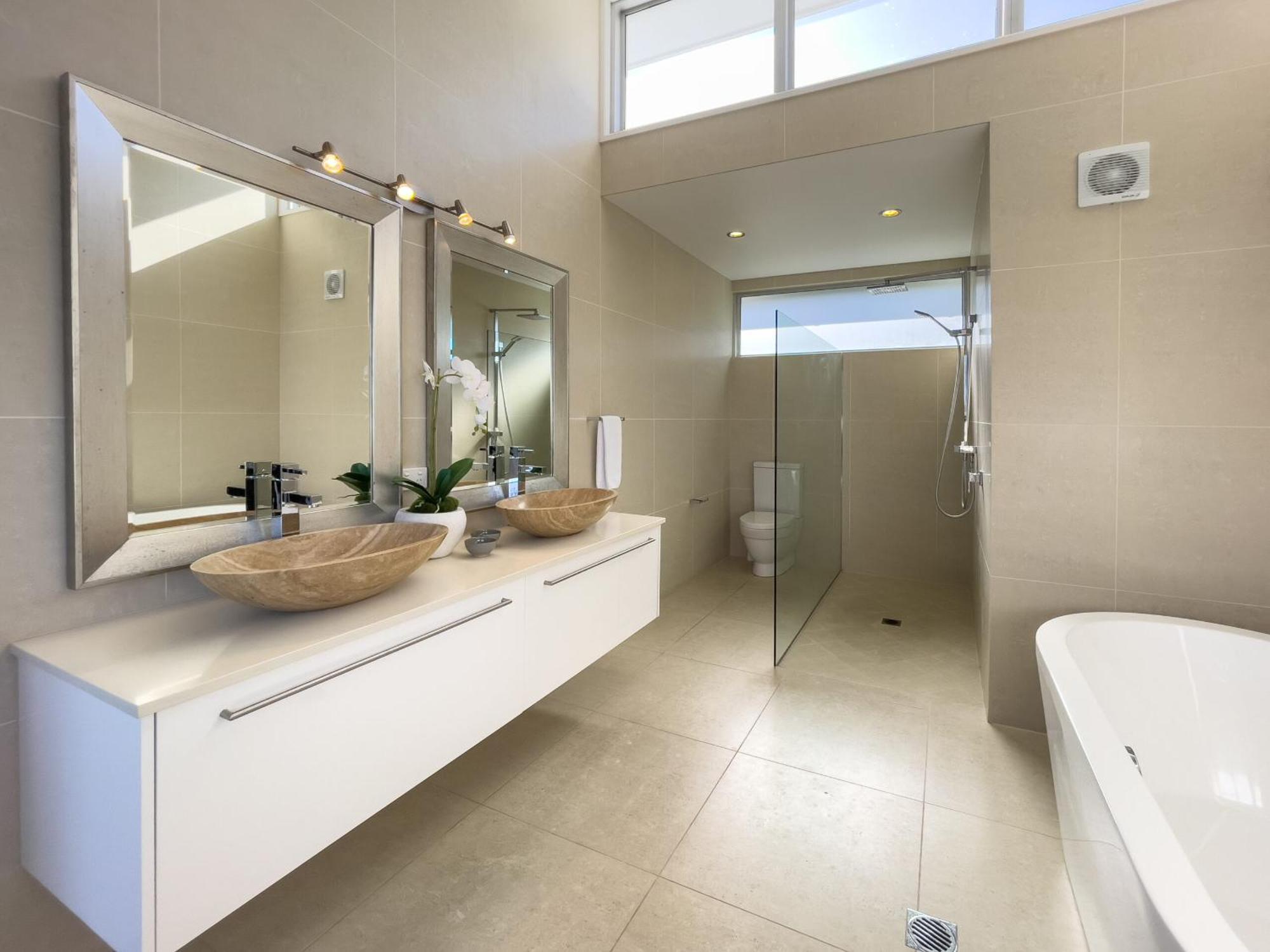 Holiday home Stunning Views, Private Pool Near Hastings St Noosa Heads