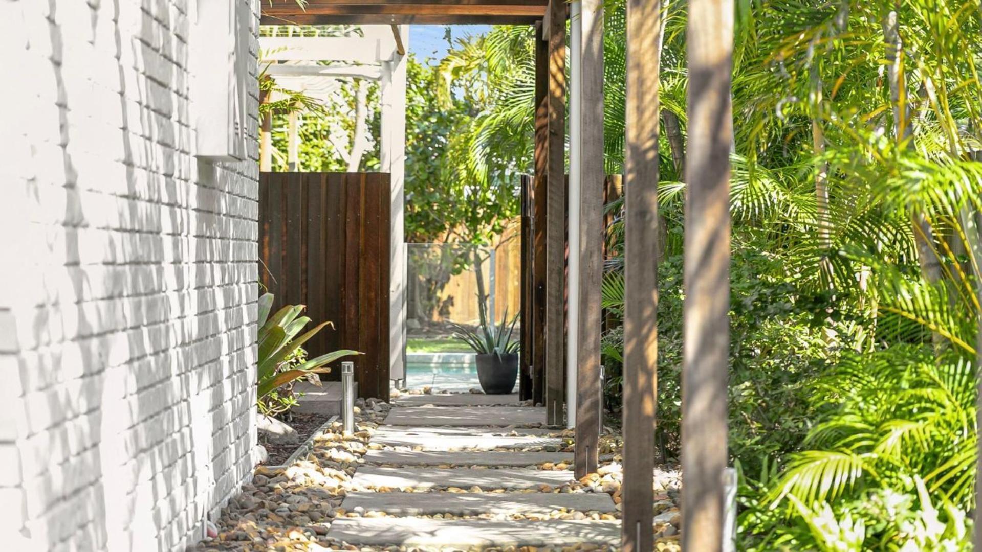 Elanda St Luxurious Beachside Living *