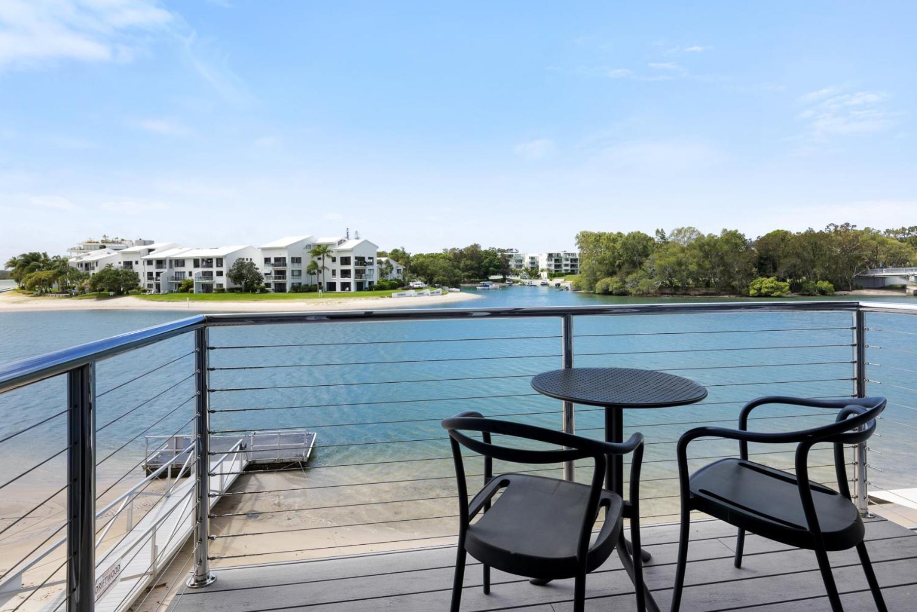 Driftwood 6 Private Beach Stay *
