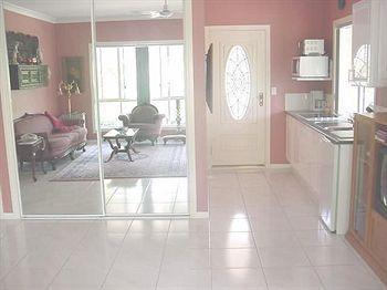 Cooroy Country Cottages * Black Mountain