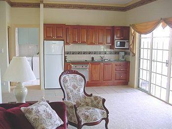 Cooroy Country Cottages Lodge Black Mountain