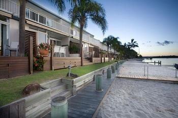 Skippers Cove Waterfront Aparthotel