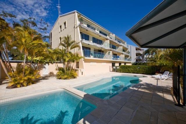 Commodore Apartment *