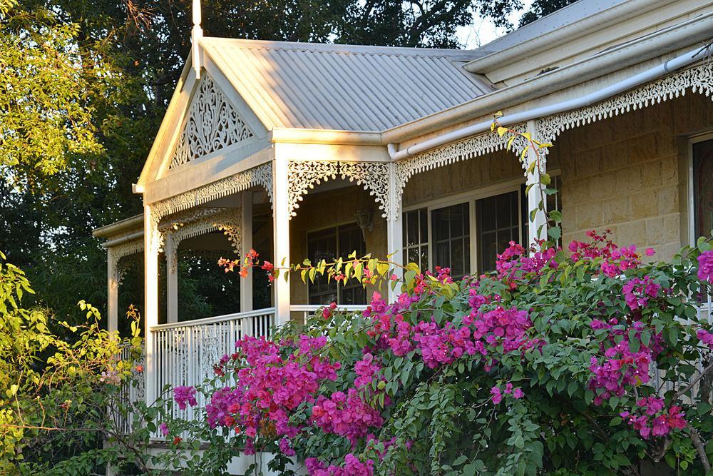 Cooroy Country Cottages * Black Mountain