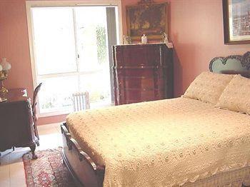 Cooroy Country Cottages Lodge *