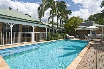 Cooroy Country Cottages * Black Mountain