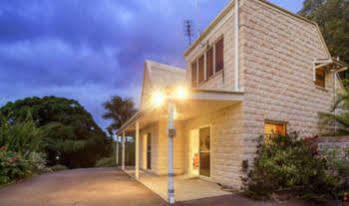 Cooroy Country Cottages *