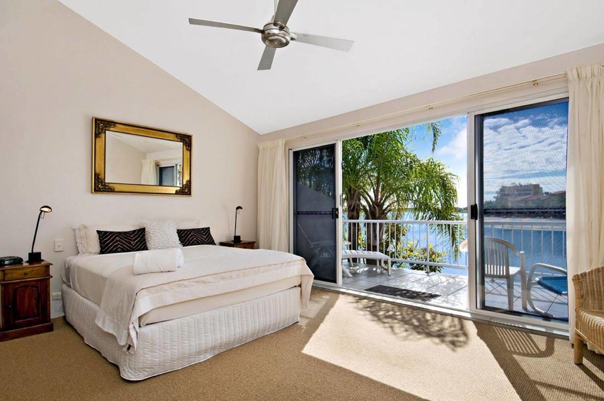 Skippers Cove Waterfront Aparthotel 4*