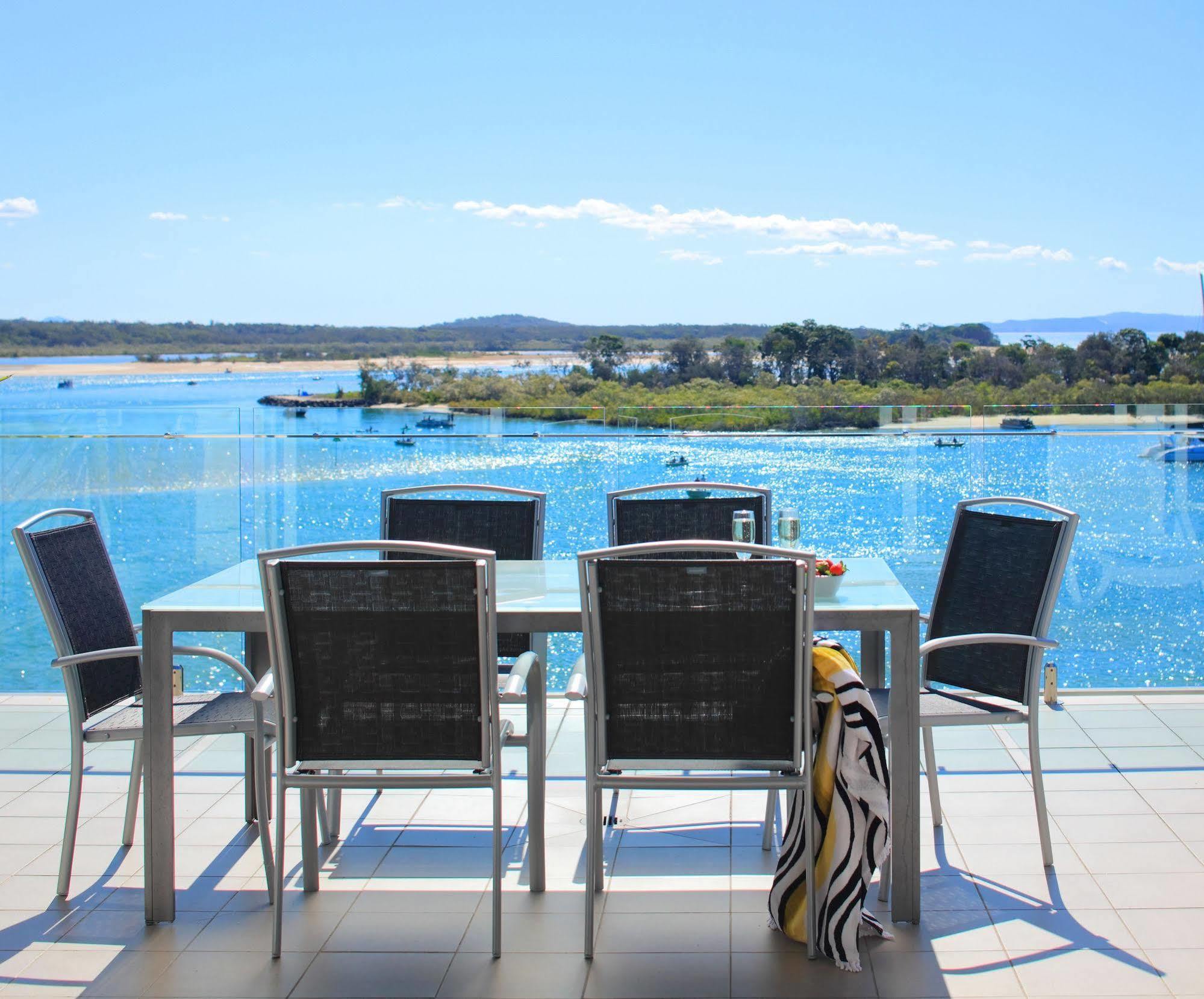 Quays Aparthotel 4*