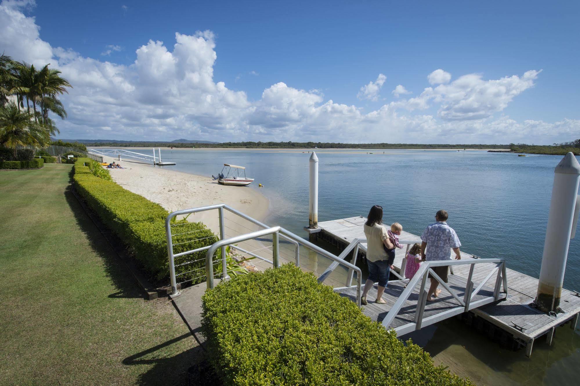 Quays Aparthotel 4*