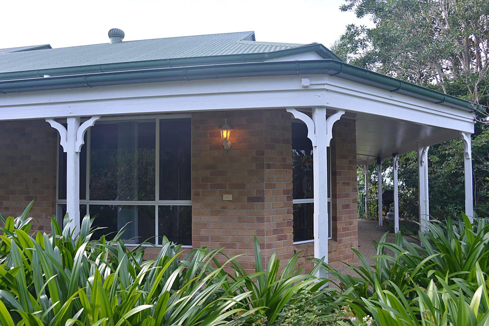 Lodge Cooroy Country Cottages