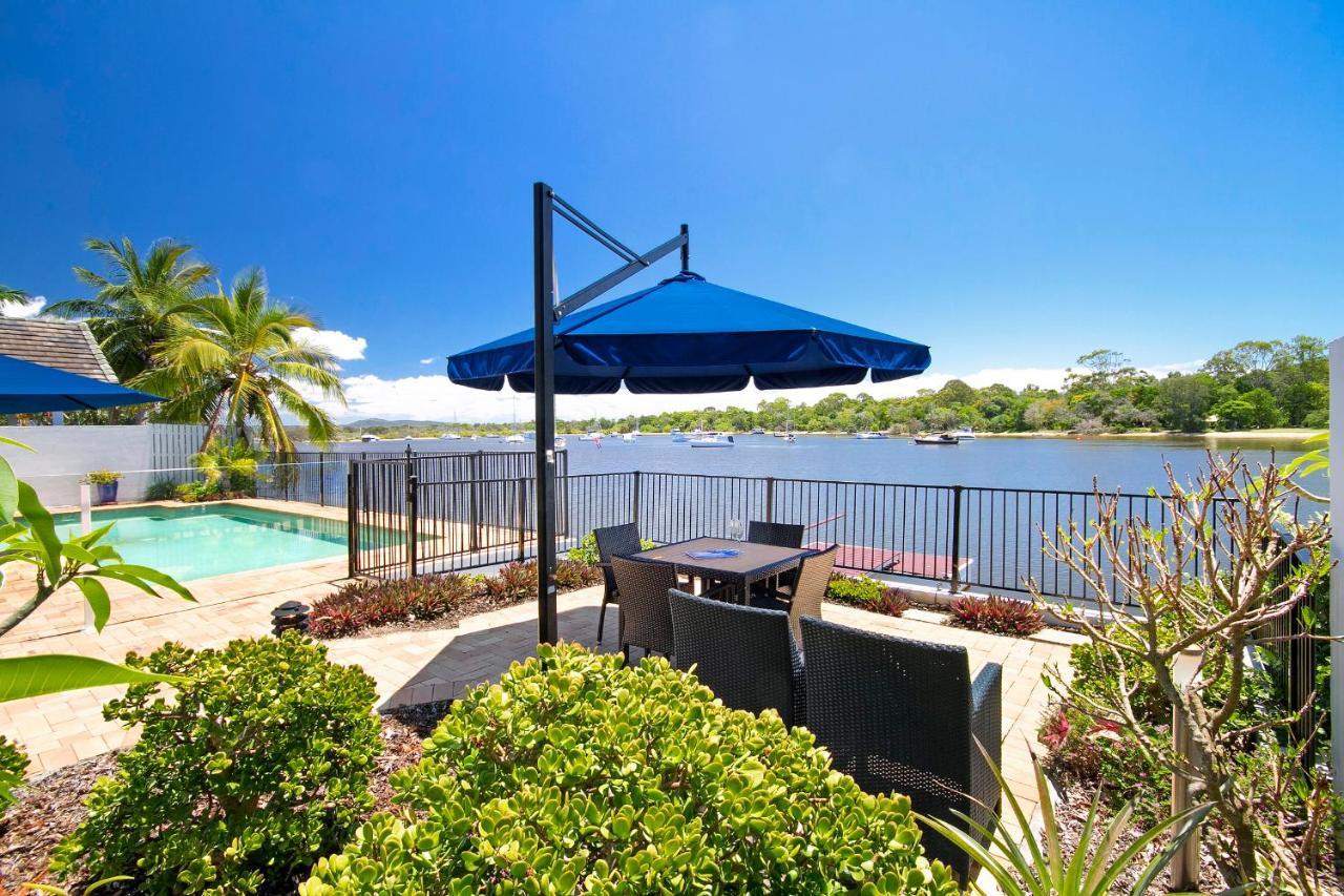 Riverfront With Jetty, Ideal For Families Holiday home