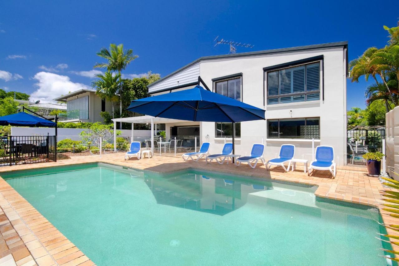 Riverfront With Jetty, Ideal For Families Holiday home
