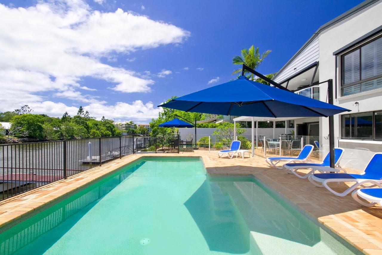 Riverfront With Jetty, Ideal For Families Holiday home