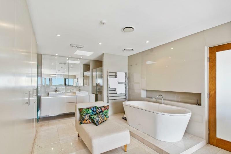 Quays Aparthotel 4*