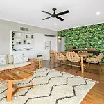 Harmonious Haven With Hinterland Views, Noosa Heads