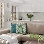 Alderly 8 Coastal Cove Retreat