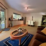 Deluxe Forest Escape - Arcade Games Room, Spa Jacuzzi, Sauna, Bar, Bonfire!