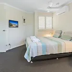Seaside Apartment Minutes From Sunshine Beach