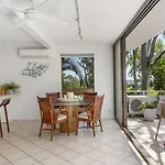 Cove Point 1 Beachside Chic Stay