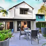 Retreat In Renovated 2 Bedroom Townhouse