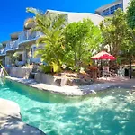 Andari Apartment 2, Sunshine Beach, Beachfront Street And Just Steps To Surf-Club