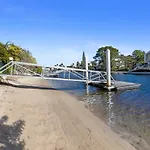 Noosa Riverfront Splendour, Ideal For Families