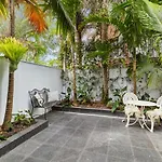 Little Cove Gem - Walking Distance To The Most Famous Noosa Beach!