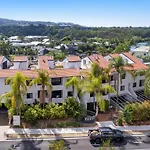 St Tropez 7, Stylish Apartment On The Noosa Waterfront, River Views