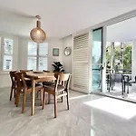 7Em Freshly Renovated Hastings Street 2 Bedroom