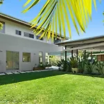 Witta Circle - Walk To Hastings St & Noosa Beach