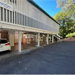 Ocean Views Central To Everything , 2 Bed, 2 Minute Walk To Beach