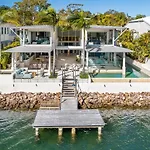 Iluka, Luxurious Riverfront Retreat