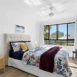 Sun Drenched Unit In Noosaville