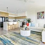 Penthouse Luxe, Sunrise Beach