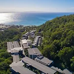 Tranquil Treetop Retreat Minutes From The Beach 7405