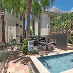 Luxury In The Heart Of Hastings Street 628