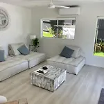 Location Location, Sunshine Beach, 100 M To Beach