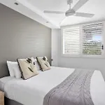Fairshore 12: Absolute Beachfront, Direct Beach & Pool Access