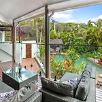 A Tropical Family Oasis In Sunshine Beach