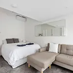 Henderson St, Studio Apt