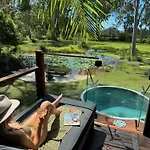 Lake Weyba Cottages Noosa