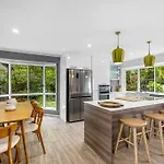 The Seahaven ~ Family Home With Pool, Pet Friendly