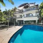 Hampton\'S Style Beach Retreat In Noosa\'S Heart