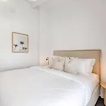 Villa One - Immaculate Townhouse On Noosa Parade